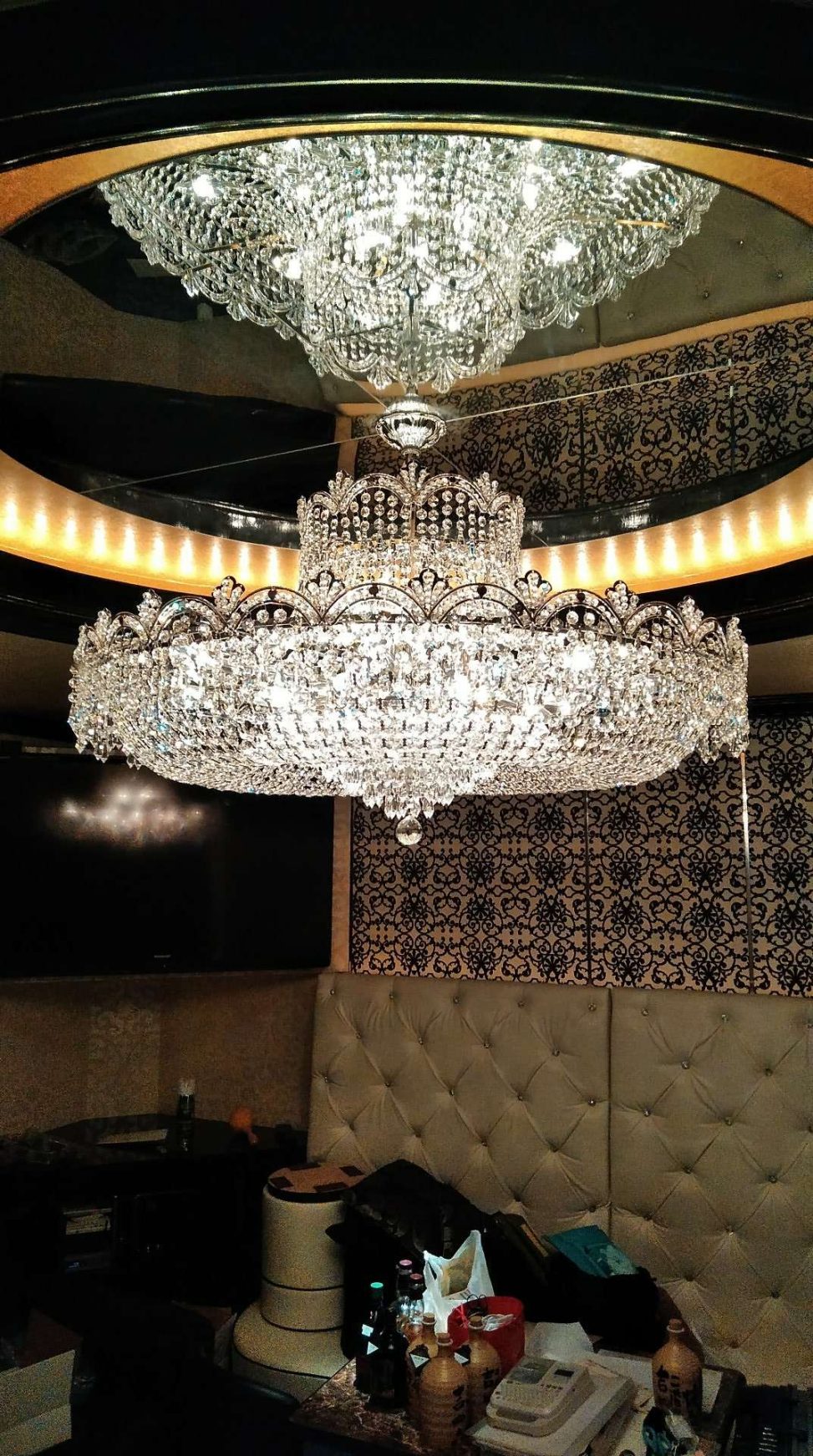最新の海外インテリア照明の納品事例集 | 横浜のクラブ様にクリスタルシャンデリアを納品いたしました。 最新の海外インテリア照明の納品事例集 | 横浜のクラブ様にクリスタルシャンデリアを納品いたしました。