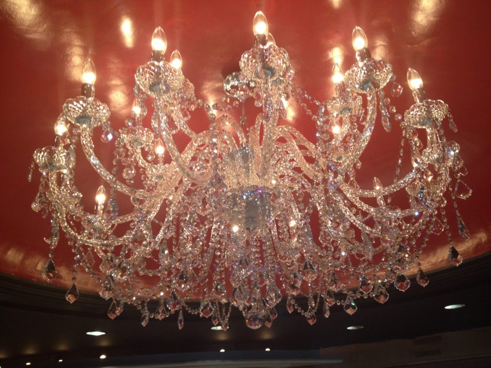 最新の海外インテリア照明の納品事例集 | 六本木のクラブローゼス店様にクリスタルシャンデリアを納品しました。 最新の海外インテリア照明の納品事例集 | 六本木のクラブローゼス店様にクリスタルシャンデリアを納品しました。