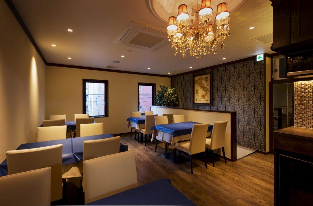 最新の海外インテリア照明の納品事例集 | イタリアンレストランPAPATORIA店様にクリスタルシャンデリアを納品しました。 最新の海外インテリア照明の納品事例集 | イタリアンレストランPAPATORIA店様にクリスタルシャンデリアを納品しました。