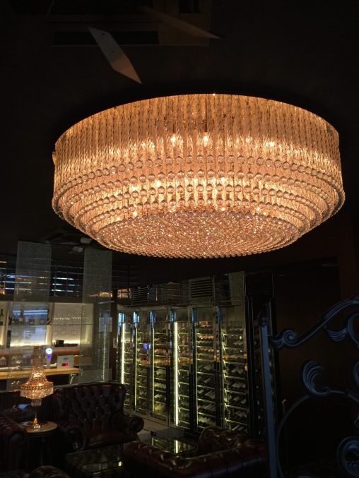 インテリア照明の納品実績 | 名古屋市のTEPPAN DINING様の豪華オーダーメイドの特注シャンデリアを納品しました。