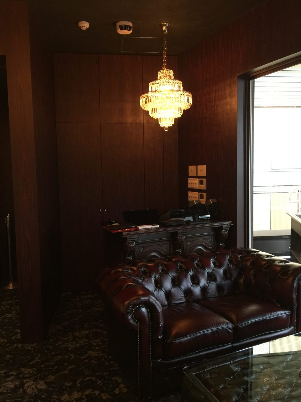 最新の海外インテリア照明の納品事例集 | 名古屋市のTEPPAN DINING様の豪華オーダーメイドの特注シャンデリアを納品しました。 最新の海外インテリア照明の納品事例集 | 名古屋市のTEPPAN DINING様の豪華オーダーメイドの特注シャンデリアを納品しました。