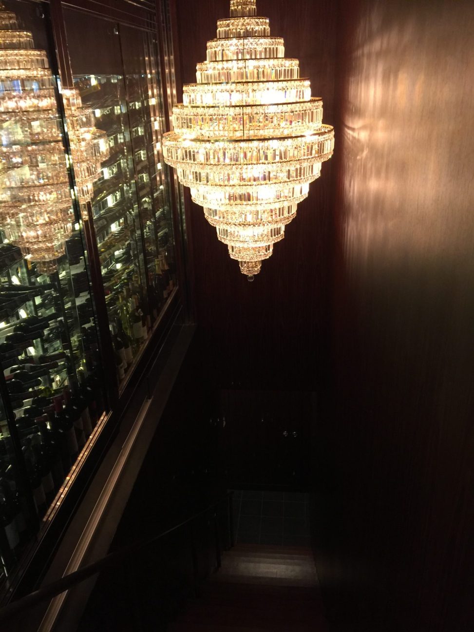 最新の海外インテリア照明の納品事例集 | 名古屋市のTEPPAN DINING様の豪華オーダーメイドの特注シャンデリアを納品しました。 最新の海外インテリア照明の納品事例集 | 名古屋市のTEPPAN DINING様の豪華オーダーメイドの特注シャンデリアを納品しました。