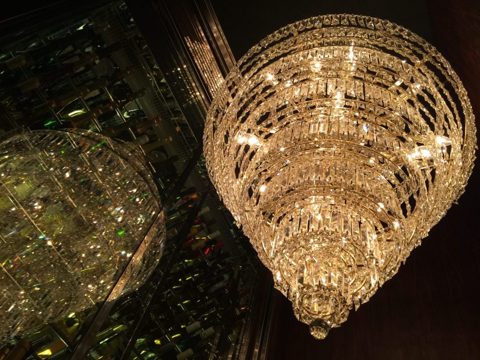 最新の海外インテリア照明の納品事例集 | 名古屋市のTEPPAN DINING様の豪華オーダーメイドの特注シャンデリアを納品しました。 最新の海外インテリア照明の納品事例集 | 名古屋市のTEPPAN DINING様の豪華オーダーメイドの特注シャンデリアを納品しました。