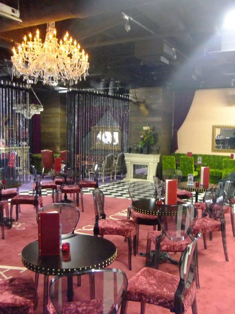 最新の海外インテリア照明の納品事例集 | 銀座ダイニングレストランルーツ東京様に大型クリスタルシャンデリアを納品しました。 最新の海外インテリア照明の納品事例集 | 銀座ダイニングレストランルーツ東京様に大型クリスタルシャンデリアを納品しました。