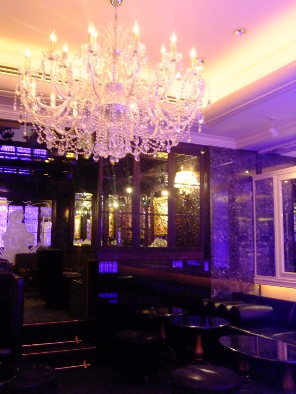 最新の海外インテリア照明の納品事例集 | 六本木レイシステム様新店club六本木に大型クリスタルシャンデリアを納品しました。 最新の海外インテリア照明の納品事例集 | 六本木レイシステム様新店club六本木に大型クリスタルシャンデリアを納品しました。