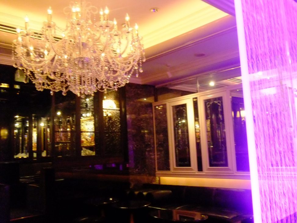 最新の海外インテリア照明の納品事例集 | 六本木レイシステム様新店club六本木に大型クリスタルシャンデリアを納品しました。 最新の海外インテリア照明の納品事例集 | 六本木レイシステム様新店club六本木に大型クリスタルシャンデリアを納品しました。