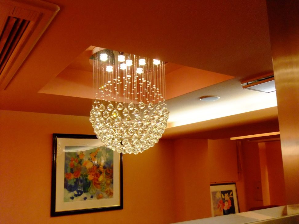 最新の海外インテリア照明の納品事例集 | 銀座クラブラヴィリンス店にワイヤーアートのシャンデリアを納品しました。 最新の海外インテリア照明の納品事例集 | 銀座クラブラヴィリンス店にワイヤーアートのシャンデリアを納品しました。