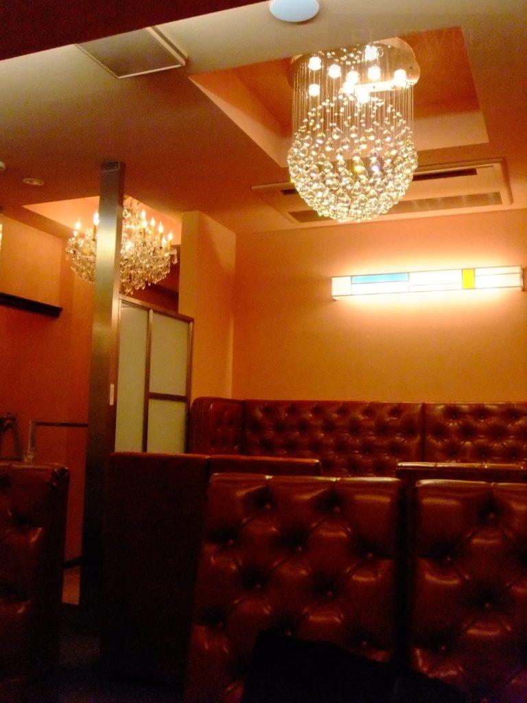 最新の海外インテリア照明の納品事例集 | 銀座クラブラヴィリンス店にワイヤーアートのシャンデリアを納品しました。 最新の海外インテリア照明の納品事例集 | 銀座クラブラヴィリンス店にワイヤーアートのシャンデリアを納品しました。