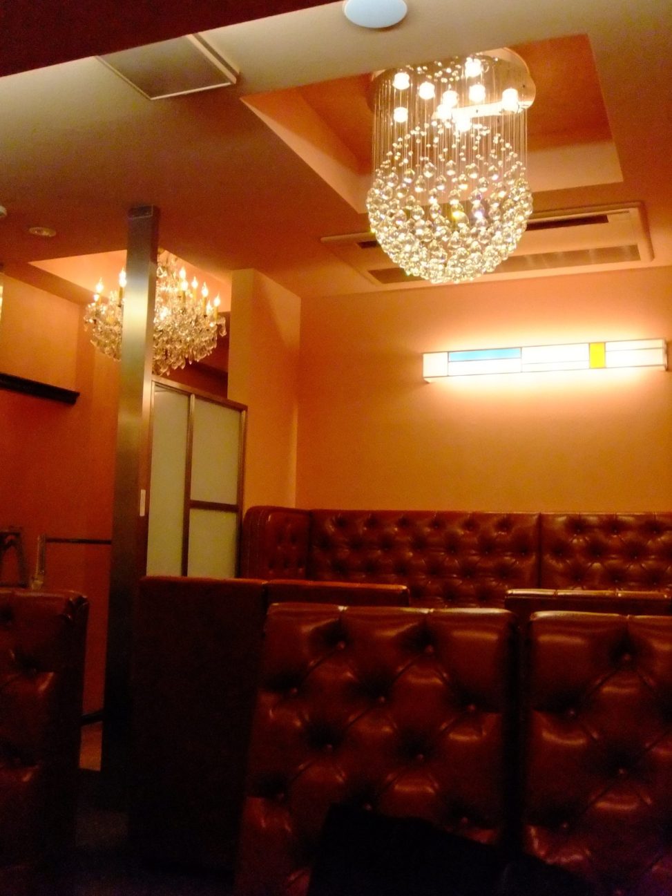 最新の海外インテリア照明の納品事例集 | 銀座クラブラヴィリンス店にワイヤーアートのシャンデリアを納品しました。 最新の海外インテリア照明の納品事例集 | 銀座クラブラヴィリンス店にワイヤーアートのシャンデリアを納品しました。