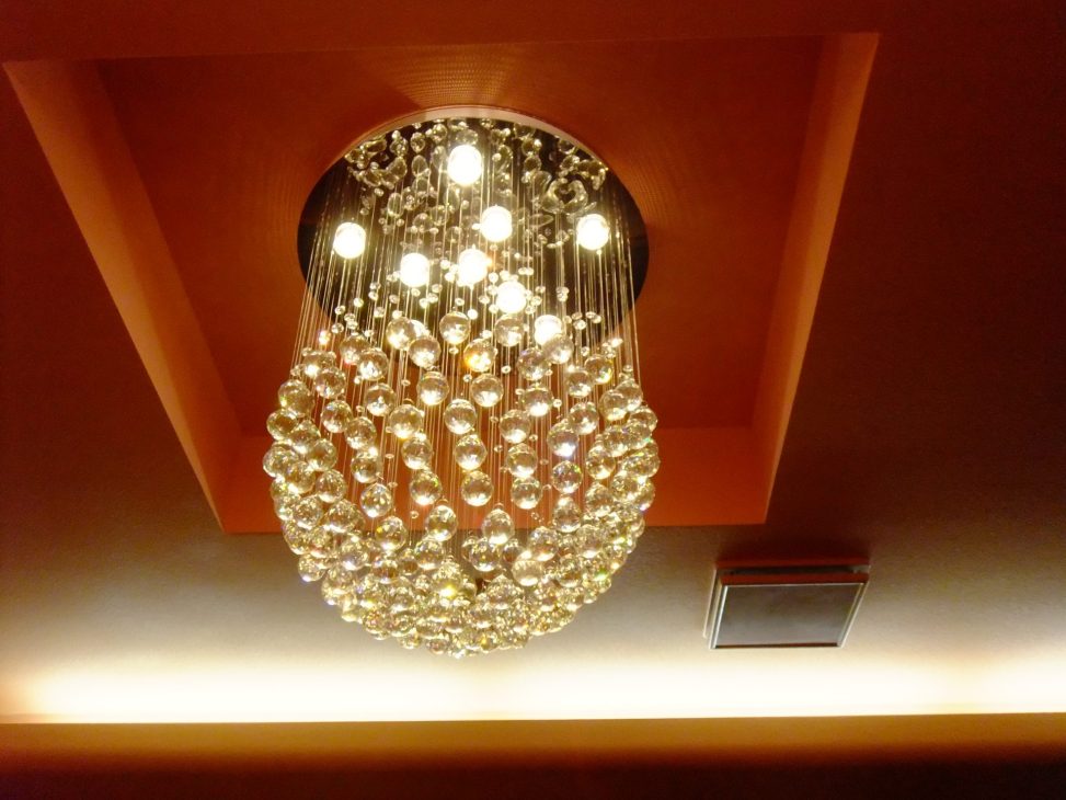 最新の海外インテリア照明の納品事例集 | 銀座クラブラヴィリンス店にワイヤーアートのシャンデリアを納品しました。 最新の海外インテリア照明の納品事例集 | 銀座クラブラヴィリンス店にワイヤーアートのシャンデリアを納品しました。