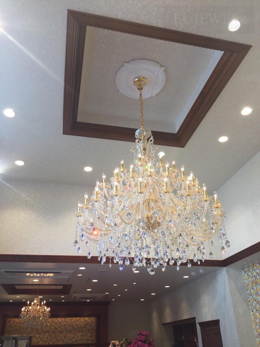 最新の海外インテリア照明の納品事例集 | 愛知県の某有名ケーキショップ様に大型クリスタルシャンデリアを納品しました。 最新の海外インテリア照明の納品事例集 | 愛知県の某有名ケーキショップ様に大型クリスタルシャンデリアを納品しました。