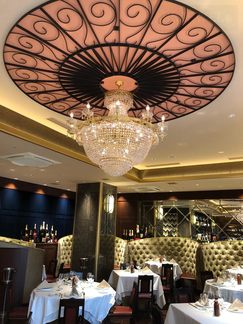 最新の海外インテリア照明の納品事例集 | 六本木のステーキハウスエンパイア様に豪華なシャンデリアを納品しました。 最新の海外インテリア照明の納品事例集 | 六本木のステーキハウスエンパイア様に豪華なシャンデリアを納品しました。