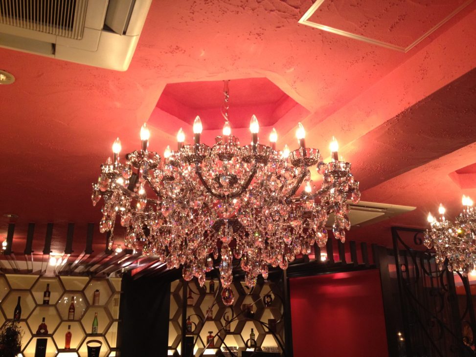 最新の海外インテリア照明の納品事例集 | 厚木のクラブアテナ様に大型クリスタルシャンデリアとシーリングシャンデリアを納品しました。 最新の海外インテリア照明の納品事例集 | 厚木のクラブアテナ様に大型クリスタルシャンデリアとシーリングシャンデリアを納品しました。