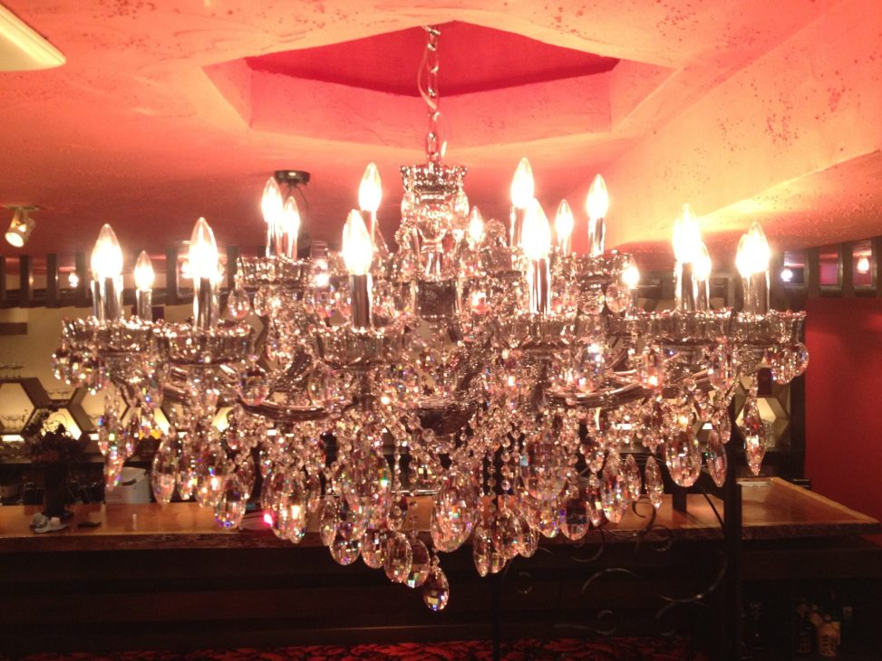 最新の海外インテリア照明の納品事例集 | 厚木のクラブアテナ様に大型クリスタルシャンデリアとシーリングシャンデリアを納品しました。 最新の海外インテリア照明の納品事例集 | 厚木のクラブアテナ様に大型クリスタルシャンデリアとシーリングシャンデリアを納品しました。