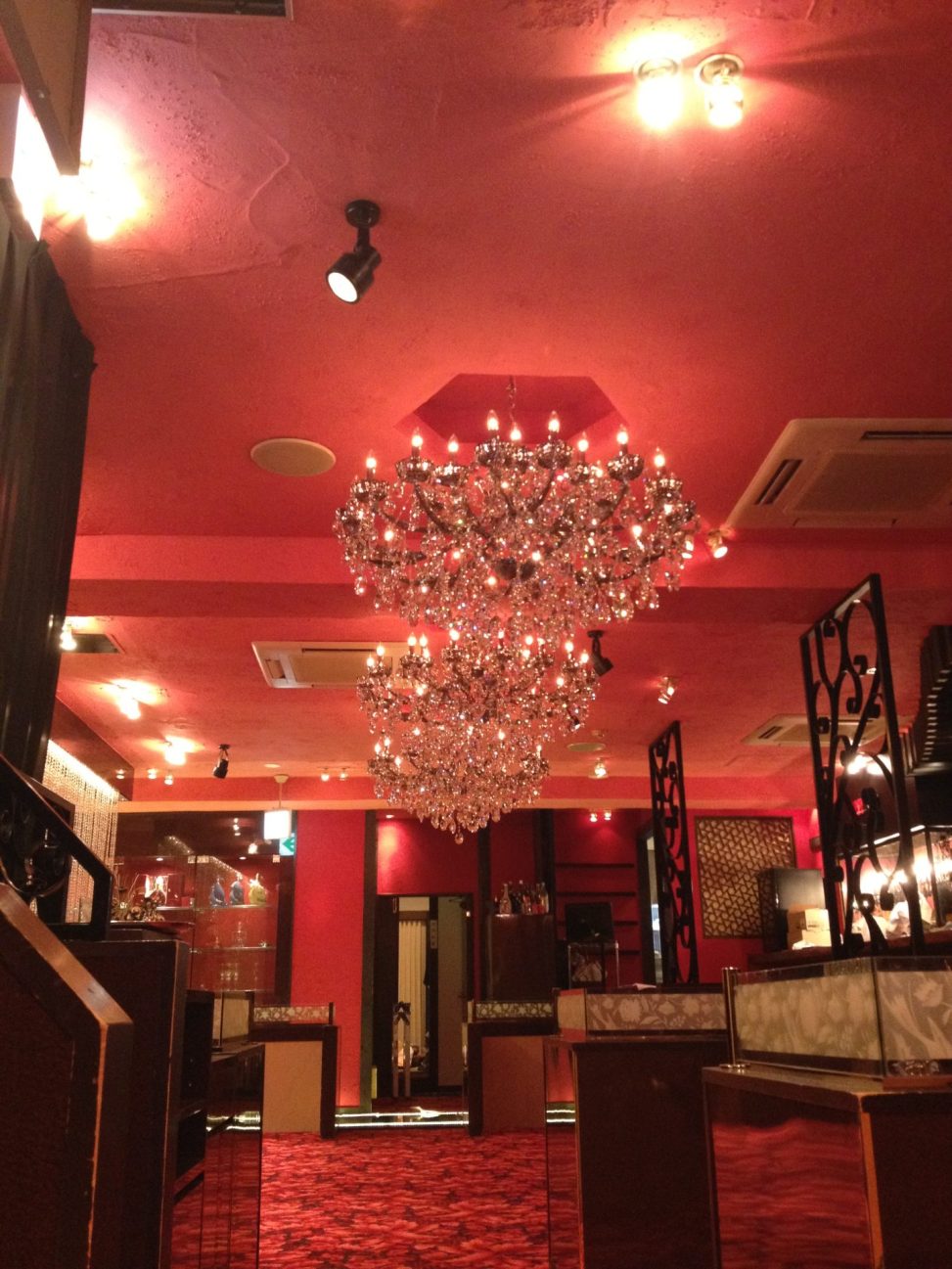 最新の海外インテリア照明の納品事例集 | 厚木のクラブアテナ様に大型クリスタルシャンデリアとシーリングシャンデリアを納品しました。 最新の海外インテリア照明の納品事例集 | 厚木のクラブアテナ様に大型クリスタルシャンデリアとシーリングシャンデリアを納品しました。