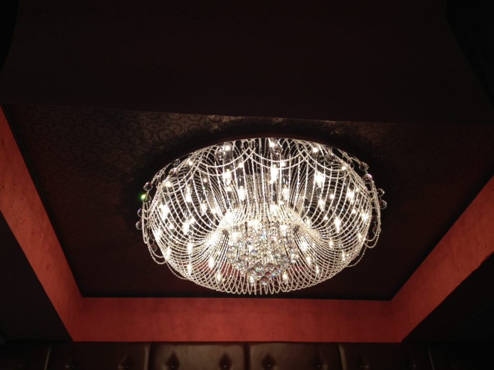 最新の海外インテリア照明の納品事例集 | 厚木のクラブアテナ様に大型クリスタルシャンデリアとシーリングシャンデリアを納品しました。 最新の海外インテリア照明の納品事例集 | 厚木のクラブアテナ様に大型クリスタルシャンデリアとシーリングシャンデリアを納品しました。
