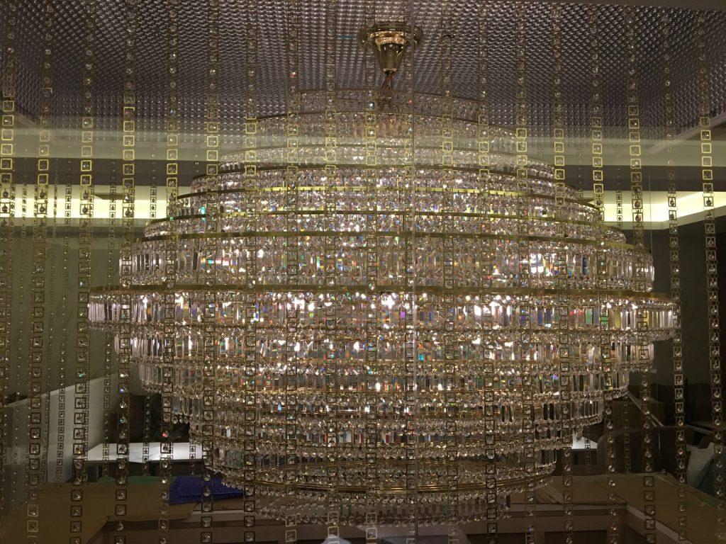 インテリア照明の納品実績 | 札幌クラブ我礼様に特注大型クリスタルシャンデリアを納品しました。