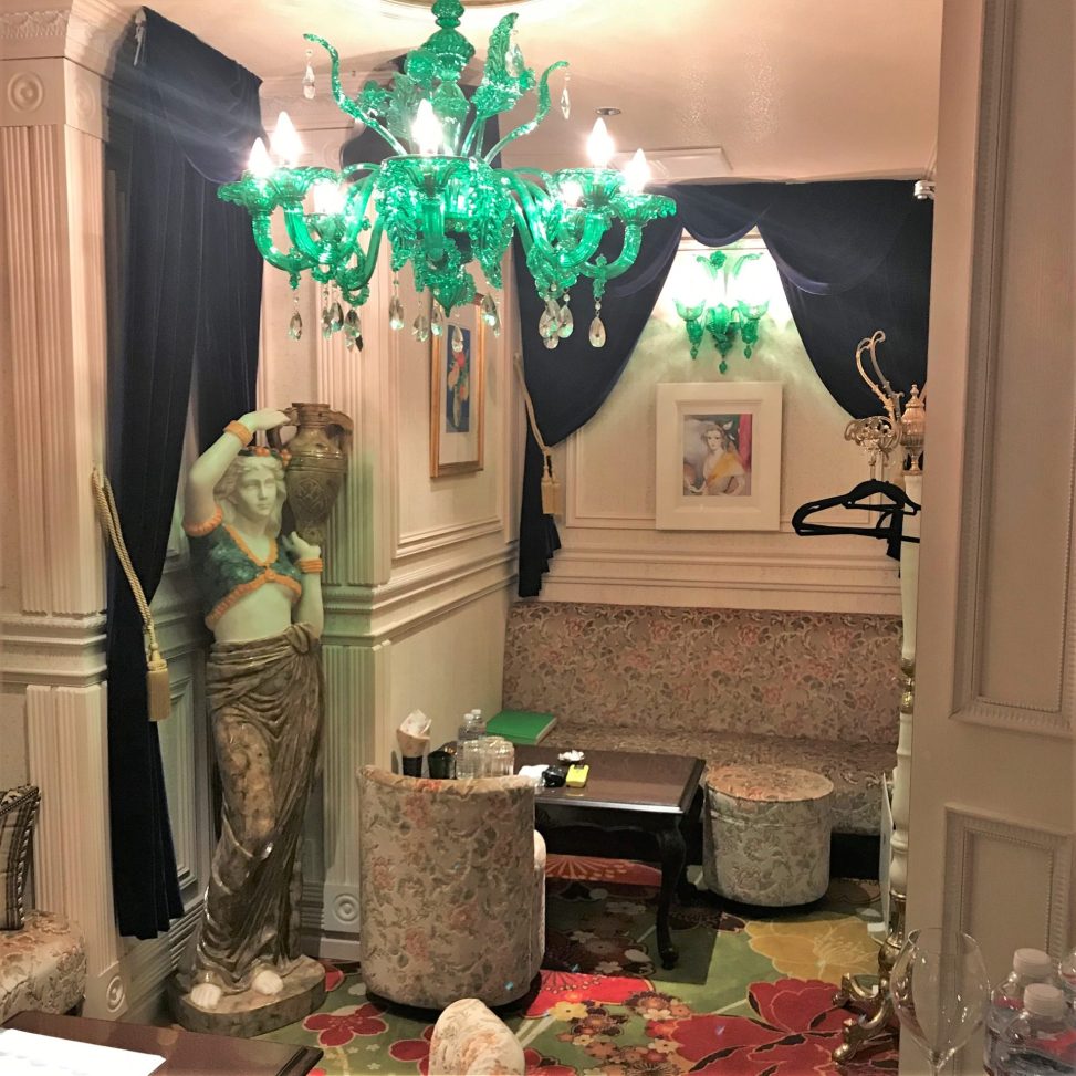 最新の海外インテリア照明の納品事例集 | 六本木のクラブ様に特注オーダーベネチアンシャンデリアを多数納品しました。 最新の海外インテリア照明の納品事例集 | 六本木のクラブ様に特注オーダーベネチアンシャンデリアを多数納品しました。