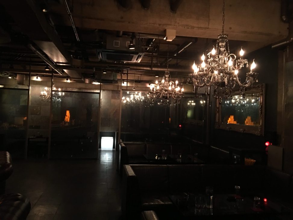 最新の海外インテリア照明の納品事例集 | 金沢市Gバーガラシャ様に大型特注クリスタルシャンデリアを納品しました。 最新の海外インテリア照明の納品事例集 | 金沢市Gバーガラシャ様に大型特注クリスタルシャンデリアを納品しました。