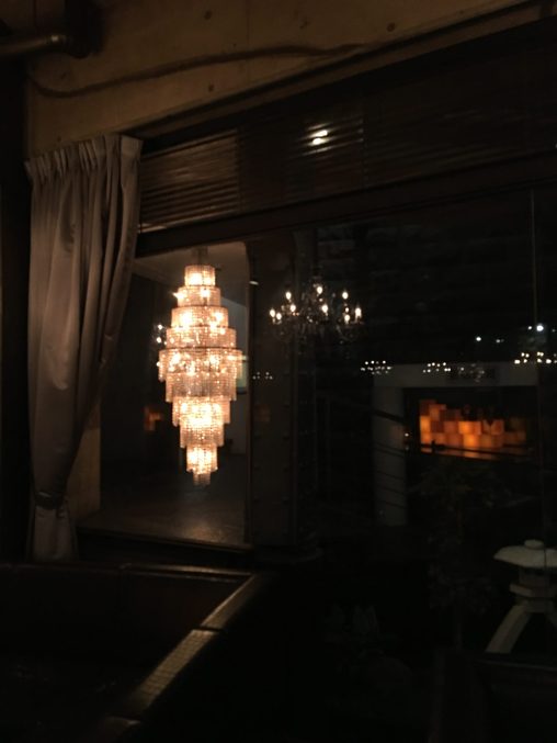 インテリア照明の納品実績 | 金沢市Gバーガラシャ様に大型特注クリスタルシャンデリアを納品しました。