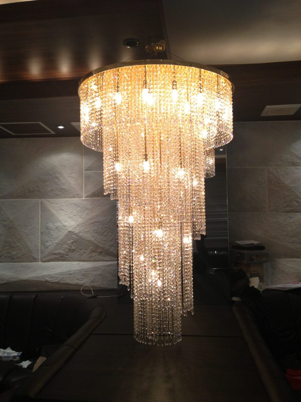 最新の海外インテリア照明の納品事例集 | 六本木のクラブ様に大型クリスタルラインのシャンデリアを納品しました。 最新の海外インテリア照明の納品事例集 | 六本木のクラブ様に大型クリスタルラインのシャンデリアを納品しました。