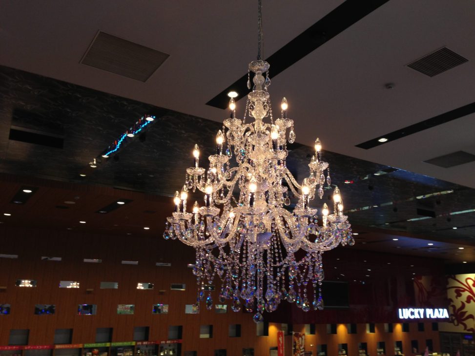 最新の海外インテリア照明の納品事例集 | 愛知県のラッキープラザ弥冨店に多数の大型クリスタルシャンデリアを納品しました。 最新の海外インテリア照明の納品事例集 | 愛知県のラッキープラザ弥冨店に多数の大型クリスタルシャンデリアを納品しました。