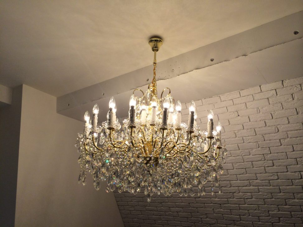 最新の海外インテリア照明の納品事例集 | 博多クラブルブタン様に大型クリスタルシャンデリアを納品しました。 最新の海外インテリア照明の納品事例集 | 博多クラブルブタン様に大型クリスタルシャンデリアを納品しました。