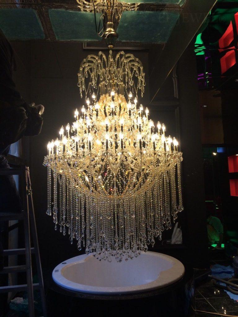 最新の海外インテリア照明の納品事例集 | 博多クラブルブタン様に大型クリスタルシャンデリアを納品しました。 最新の海外インテリア照明の納品事例集 | 博多クラブルブタン様に大型クリスタルシャンデリアを納品しました。