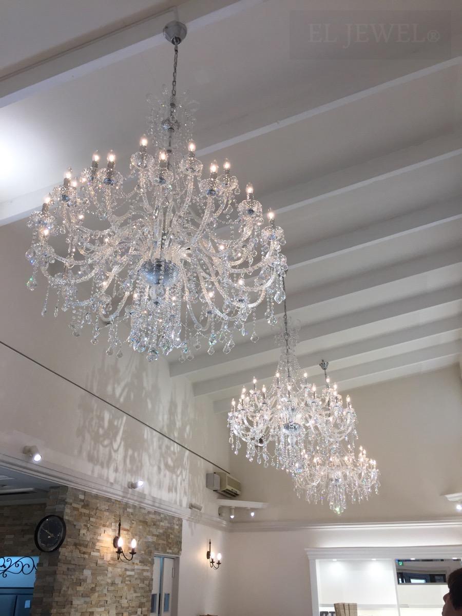 最新の海外インテリア照明の納品事例集 | 名古屋のパティスリーラティアールに大型クリスタルシャンデリアを納品しました。 最新の海外インテリア照明の納品事例集 | 名古屋のパティスリーラティアールに大型クリスタルシャンデリアを納品しました。
