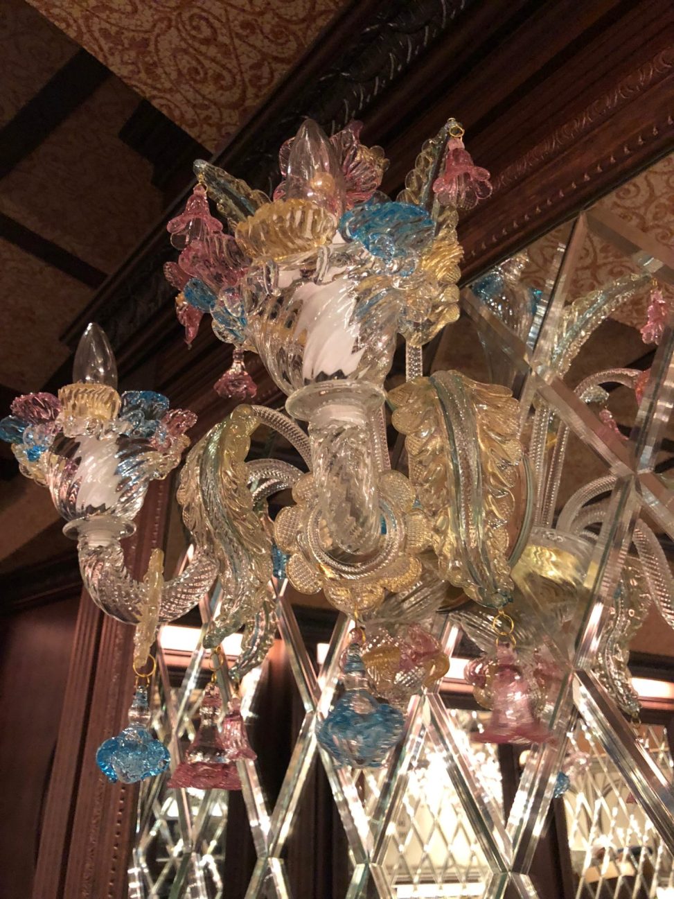 最新の海外インテリア照明の納品事例集 | 六本木のクラブ様に特注オーダーベネチアンシャンデリアを多数納品しました。 最新の海外インテリア照明の納品事例集 | 六本木のクラブ様に特注オーダーベネチアンシャンデリアを多数納品しました。