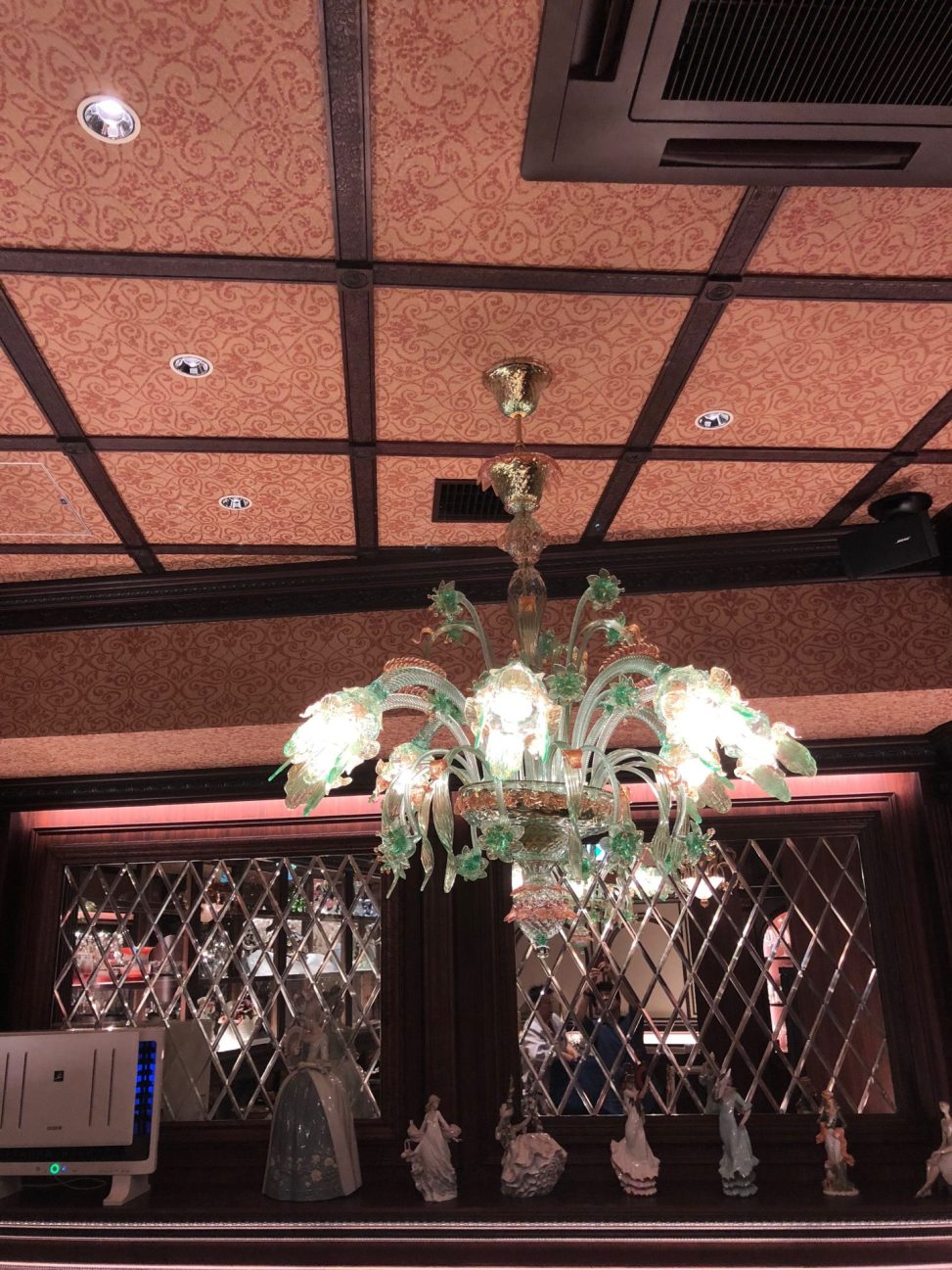 最新の海外インテリア照明の納品事例集 | 六本木のクラブ様に特注オーダーベネチアンシャンデリアを多数納品しました。 最新の海外インテリア照明の納品事例集 | 六本木のクラブ様に特注オーダーベネチアンシャンデリアを多数納品しました。