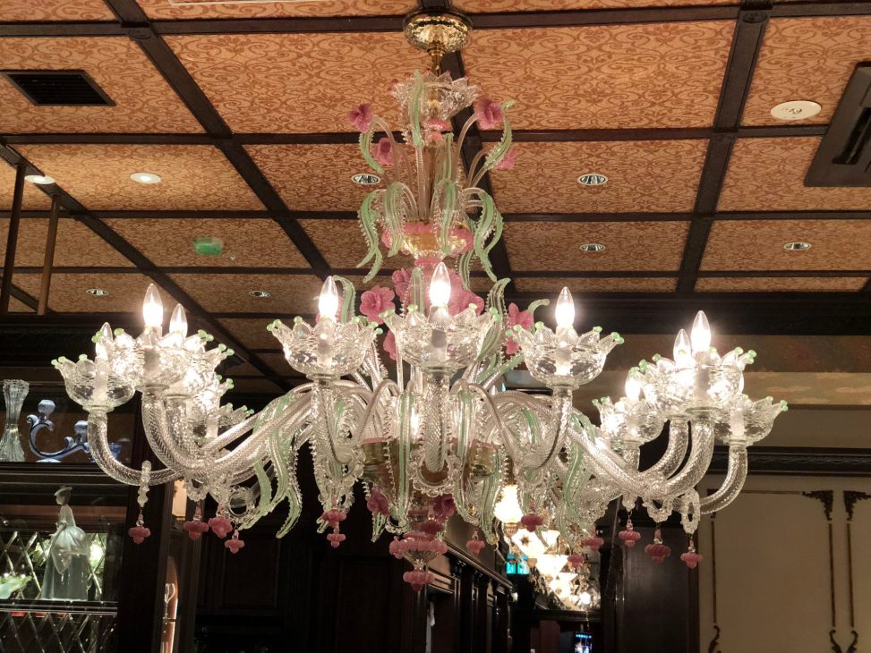 最新の海外インテリア照明の納品事例集 | 六本木のクラブ様に特注オーダーベネチアンシャンデリアを多数納品しました。 最新の海外インテリア照明の納品事例集 | 六本木のクラブ様に特注オーダーベネチアンシャンデリアを多数納品しました。