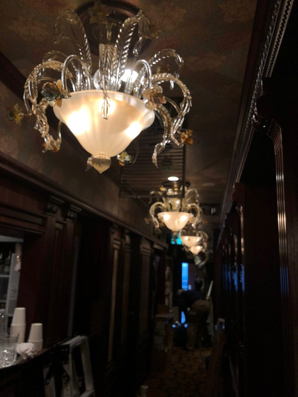 最新の海外インテリア照明の納品事例集 | 六本木のクラブ様に特注オーダーベネチアンシャンデリアを多数納品しました。 最新の海外インテリア照明の納品事例集 | 六本木のクラブ様に特注オーダーベネチアンシャンデリアを多数納品しました。