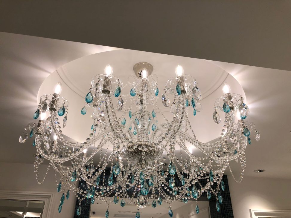 最新の海外インテリア照明の納品事例集 | 大阪北新地のクラブ様にクリスタルシャンデリアを納品しました。 最新の海外インテリア照明の納品事例集 | 大阪北新地のクラブ様にクリスタルシャンデリアを納品しました。