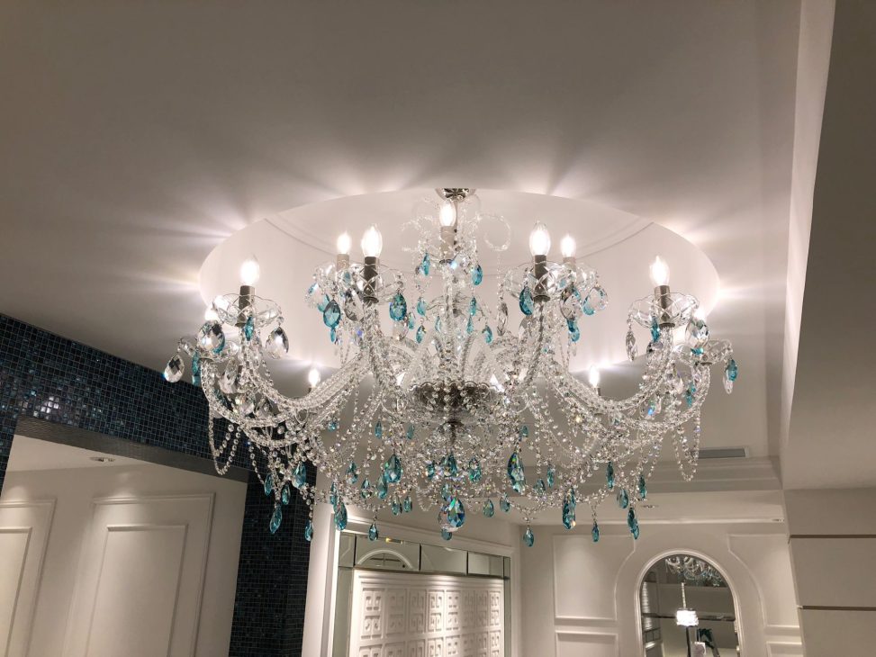 最新の海外インテリア照明の納品事例集 | 大阪北新地のクラブ様にクリスタルシャンデリアを納品しました。 最新の海外インテリア照明の納品事例集 | 大阪北新地のクラブ様にクリスタルシャンデリアを納品しました。