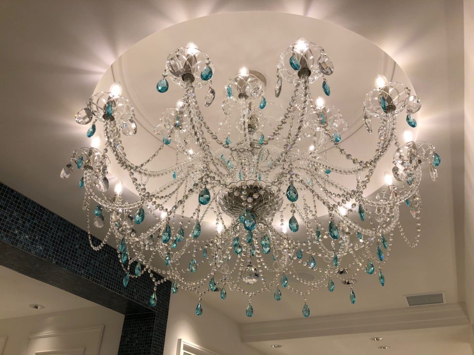 最新の海外インテリア照明の納品事例集 | 大阪北新地のクラブ様にクリスタルシャンデリアを納品しました。 最新の海外インテリア照明の納品事例集 | 大阪北新地のクラブ様にクリスタルシャンデリアを納品しました。