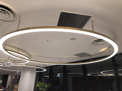 インテリア照明の納品実績 | 芝浦にあるシンガポールレストラン様に特注オーダーモダン照明を納品しました。