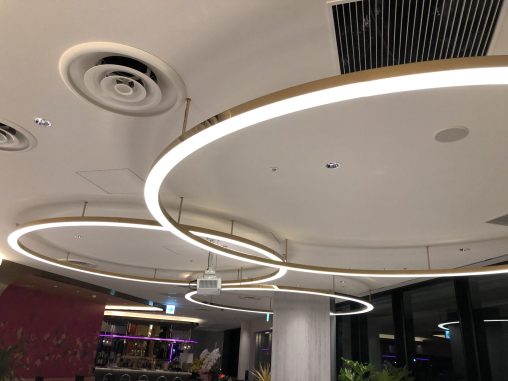 インテリア照明の納品実績 | 芝浦にあるシンガポールレストラン様に特注オーダーモダン照明を納品しました。