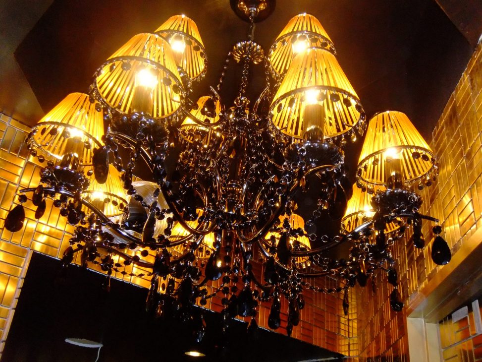 最新の海外インテリア照明の納品事例集 | 大型のオーダーメイドクリスタルシャンデリアを納品しました。|六本木のCLUB GIULIETTA様 最新の海外インテリア照明の納品事例集 | 大型のオーダーメイドクリスタルシャンデリアを納品しました。|六本木のCLUB GIULIETTA様