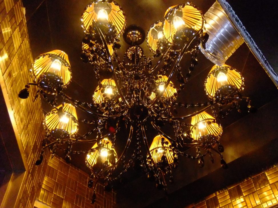 最新の海外インテリア照明の納品事例集 | 大型のオーダーメイドクリスタルシャンデリアを納品しました。|六本木のCLUB GIULIETTA様 最新の海外インテリア照明の納品事例集 | 大型のオーダーメイドクリスタルシャンデリアを納品しました。|六本木のCLUB GIULIETTA様