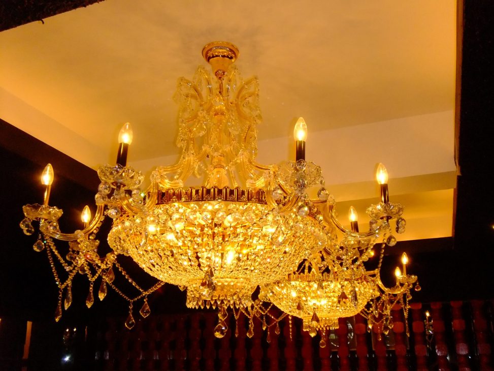 最新の海外インテリア照明の納品事例集 | 大型のオーダーメイドクリスタルシャンデリアを納品しました。|六本木のCLUB GIULIETTA様 最新の海外インテリア照明の納品事例集 | 大型のオーダーメイドクリスタルシャンデリアを納品しました。|六本木のCLUB GIULIETTA様