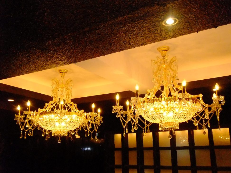 最新の海外インテリア照明の納品事例集 | 大型のオーダーメイドクリスタルシャンデリアを納品しました。|六本木のCLUB GIULIETTA様 最新の海外インテリア照明の納品事例集 | 大型のオーダーメイドクリスタルシャンデリアを納品しました。|六本木のCLUB GIULIETTA様