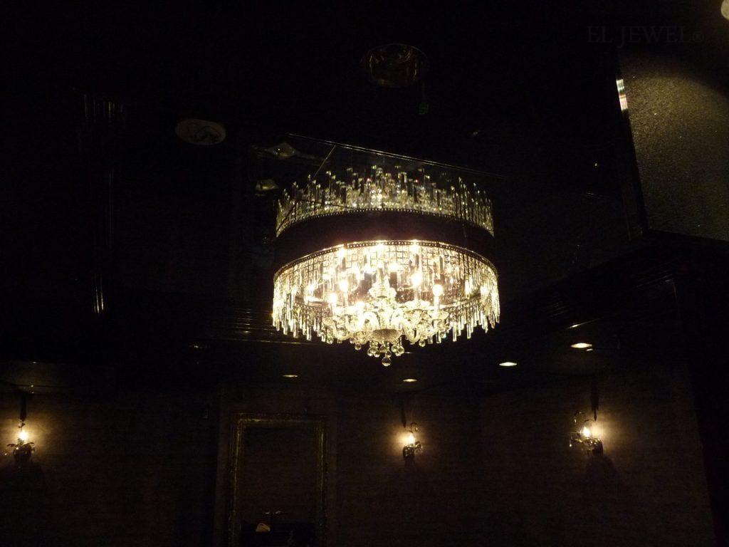 最新の海外インテリア照明の納品事例集 | 調布市クラブアルス店様にブラッククリスタルシャンデリアを納品しました。 最新の海外インテリア照明の納品事例集 | 調布市クラブアルス店様にブラッククリスタルシャンデリアを納品しました。