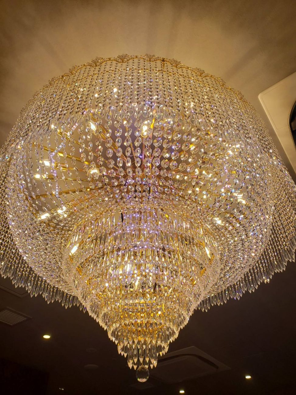 最新の海外インテリア照明の納品事例集 | SUNRISE四ツ谷駅前店タイ料理レストラン様|クリスタルシャンデリアを納品しました。 最新の海外インテリア照明の納品事例集 | SUNRISE四ツ谷駅前店タイ料理レストラン様|クリスタルシャンデリアを納品しました。