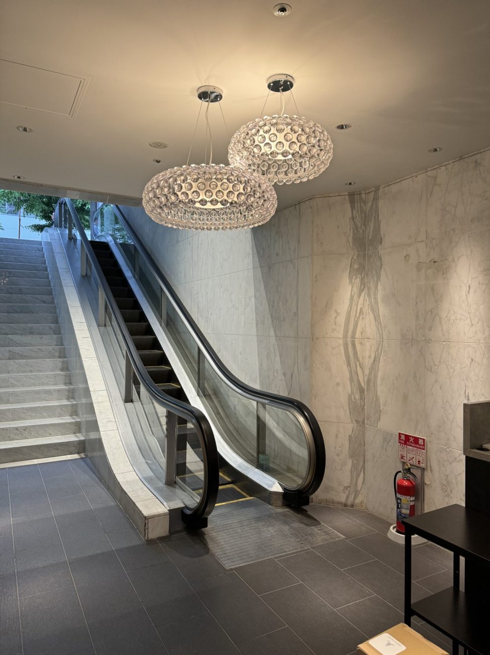 最新の海外インテリア照明の納品事例集 | 「大型シャンデリア、天井高や空間に合うサイズが見つからない?」を解決できます。 最新の海外インテリア照明の納品事例集 | 「大型シャンデリア、天井高や空間に合うサイズが見つからない?」を解決できます。