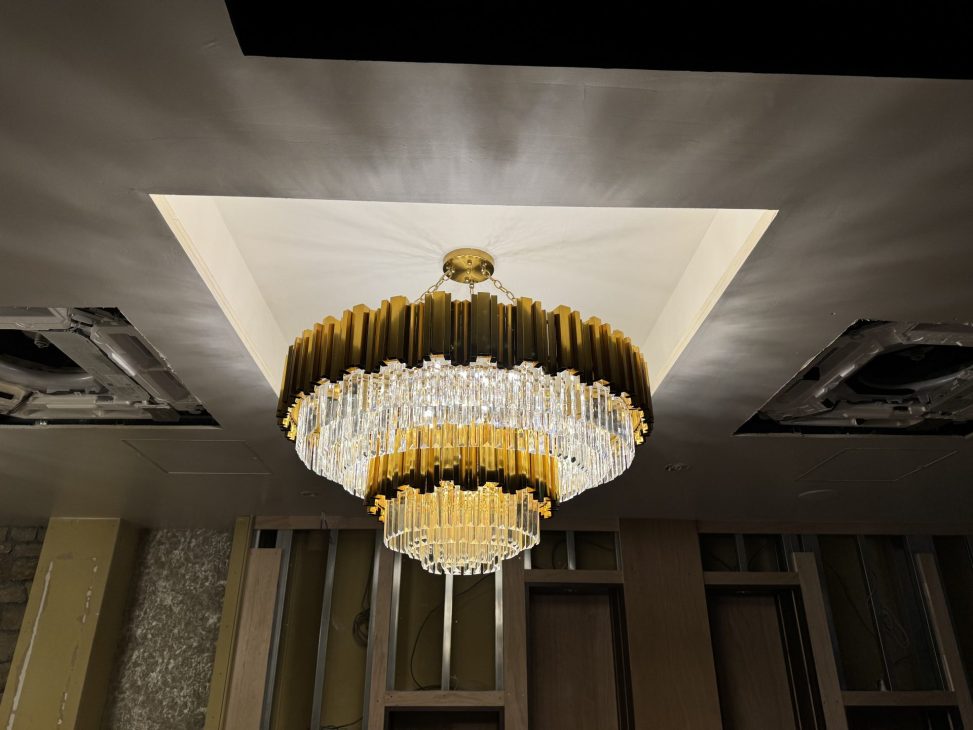 最新の海外インテリア照明の納品事例集 | クラブで使用するゴージャスなシャンデリアを探しています。おすすめはありますか?|高崎市クラブ様 最新の海外インテリア照明の納品事例集 | クラブで使用するゴージャスなシャンデリアを探しています。おすすめはありますか?|高崎市クラブ様