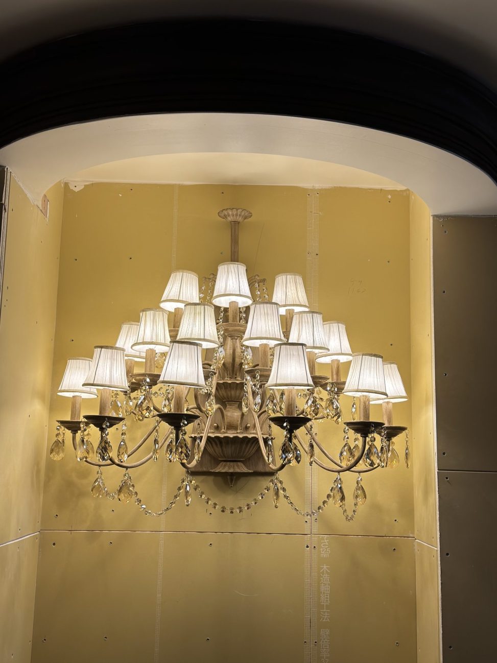 最新の海外インテリア照明の納品事例集 | クラブで使用するゴージャスなシャンデリアを探しています。おすすめはありますか?|高崎市クラブ様 最新の海外インテリア照明の納品事例集 | クラブで使用するゴージャスなシャンデリアを探しています。おすすめはありますか?|高崎市クラブ様