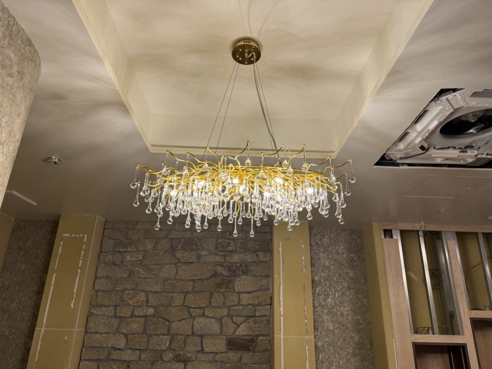 最新の海外インテリア照明の納品事例集 | クラブで使用するゴージャスなシャンデリアを探しています。おすすめはありますか?|高崎市クラブ様 最新の海外インテリア照明の納品事例集 | クラブで使用するゴージャスなシャンデリアを探しています。おすすめはありますか?|高崎市クラブ様