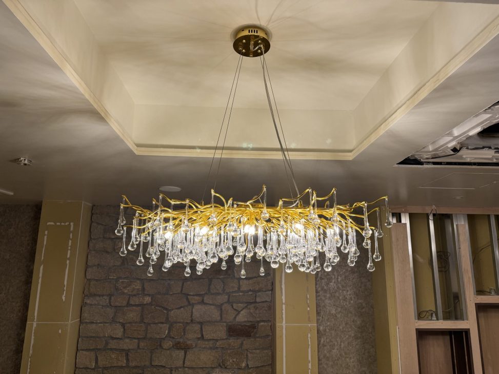 最新の海外インテリア照明の納品事例集 | クラブで使用するゴージャスなシャンデリアを探しています。おすすめはありますか?|高崎市クラブ様 最新の海外インテリア照明の納品事例集 | クラブで使用するゴージャスなシャンデリアを探しています。おすすめはありますか?|高崎市クラブ様