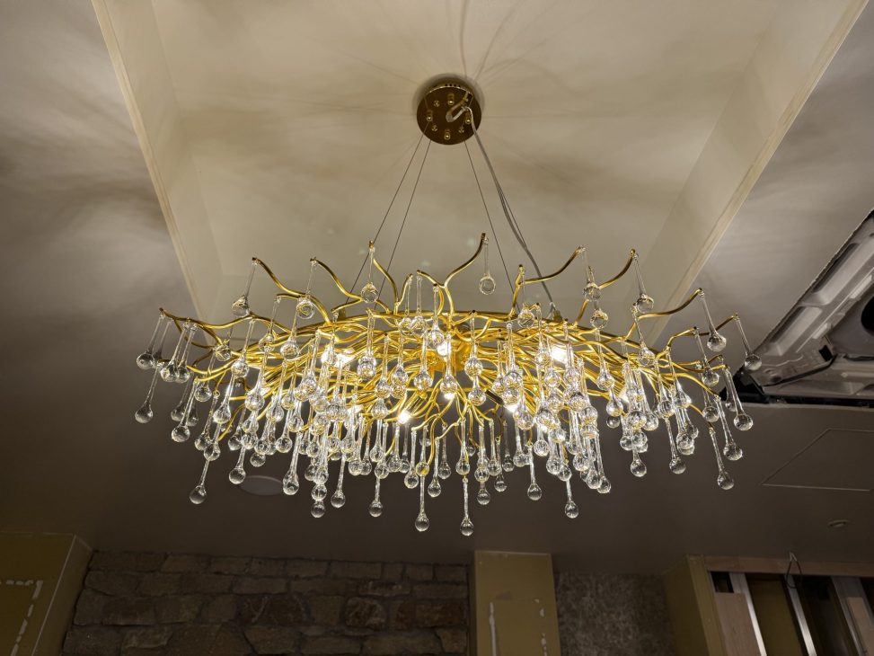 最新の海外インテリア照明の納品事例集 | クラブで使用するゴージャスなシャンデリアを探しています。おすすめはありますか?|高崎市クラブ様 最新の海外インテリア照明の納品事例集 | クラブで使用するゴージャスなシャンデリアを探しています。おすすめはありますか?|高崎市クラブ様